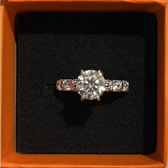 Jewelry - Elegant Sterling Silver 925 Size 7 Engagement Ring  Women's Ring